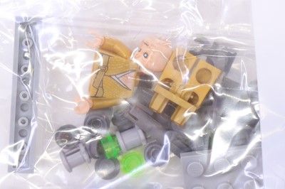 Lot 1609 - Lego Disney Star Wars No. 75190 First Order...