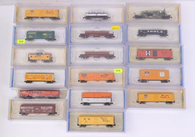 Lot 987 - One tray containing various N gauge American...