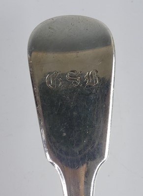 Lot 2101 - A George IV silver fish slice, in the Fiddle...