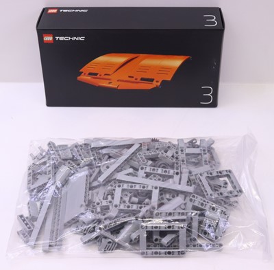 Lot 8 - Lego Technic No. 42056 Porsche 911 GTR 3RS...