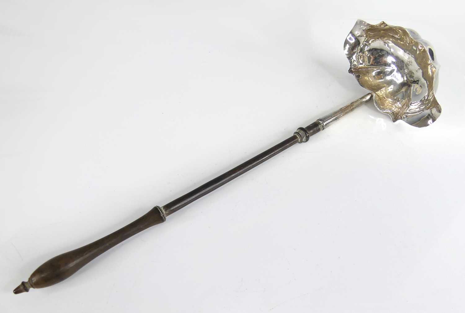 Lot 2071 - A George III silver toody ladle, having shaped...