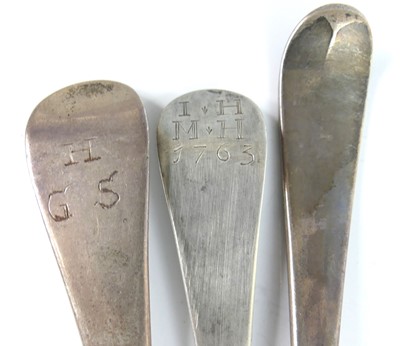 Lot 2092 - A collection of eight Georgian silver...