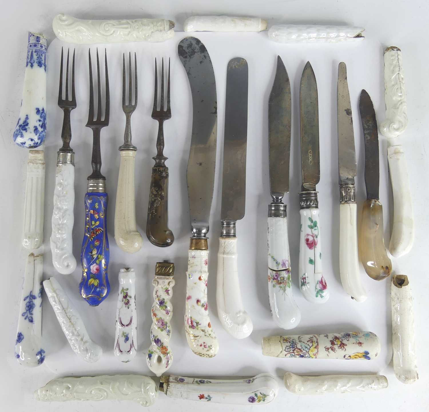 Lot 2030 - A collection of 18th & 19th century porcelain...