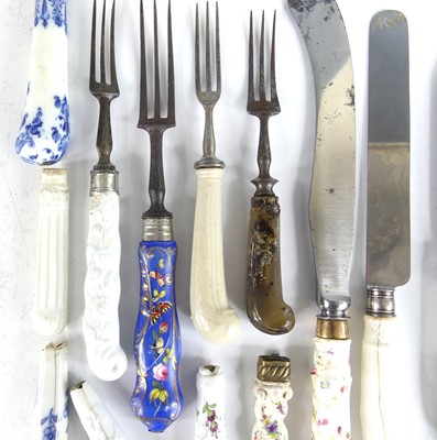 Lot 2030 - A collection of 18th & 19th century porcelain...