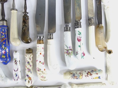 Lot 2030 - A collection of 18th & 19th century porcelain...