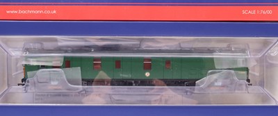 Lot 10 - Bachmann 00 gauge 31-266 motor luggage van in...