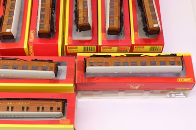 Lot 15 - One tray containing various Hornby 00 gauge...