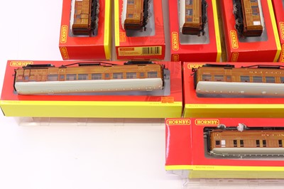 Lot 15 - One tray containing various Hornby 00 gauge...