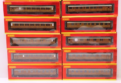 Lot 15 - One tray containing various Hornby 00 gauge...