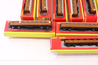Lot 15 - One tray containing various Hornby 00 gauge...