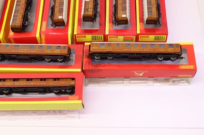 Lot 15 - One tray containing various Hornby 00 gauge...