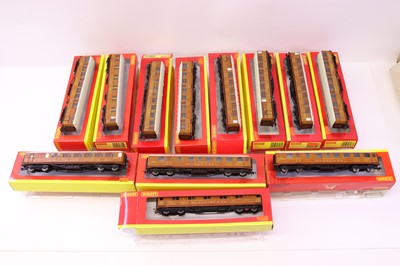 Lot 15 - One tray containing various Hornby 00 gauge...