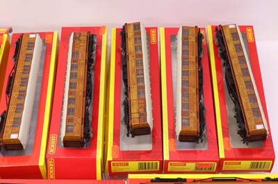 Lot 15 - One tray containing various Hornby 00 gauge...