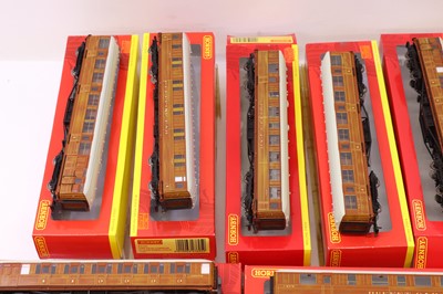 Lot 15 - One tray containing various Hornby 00 gauge...