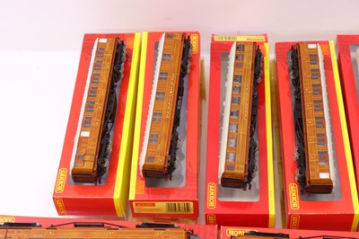 Lot 15 - One tray containing various Hornby 00 gauge...