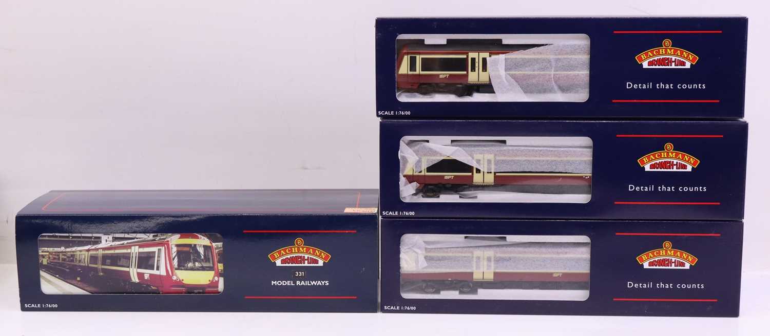 Lot 24 - Bachmann 32-462 00 gauge Class 170-3 Turbostar...