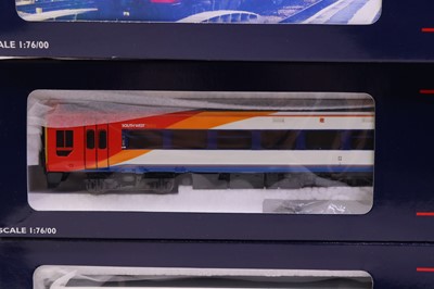 Lot 26 - Bachmann 00 gauge 31-514 Class 159 3-car DMU...
