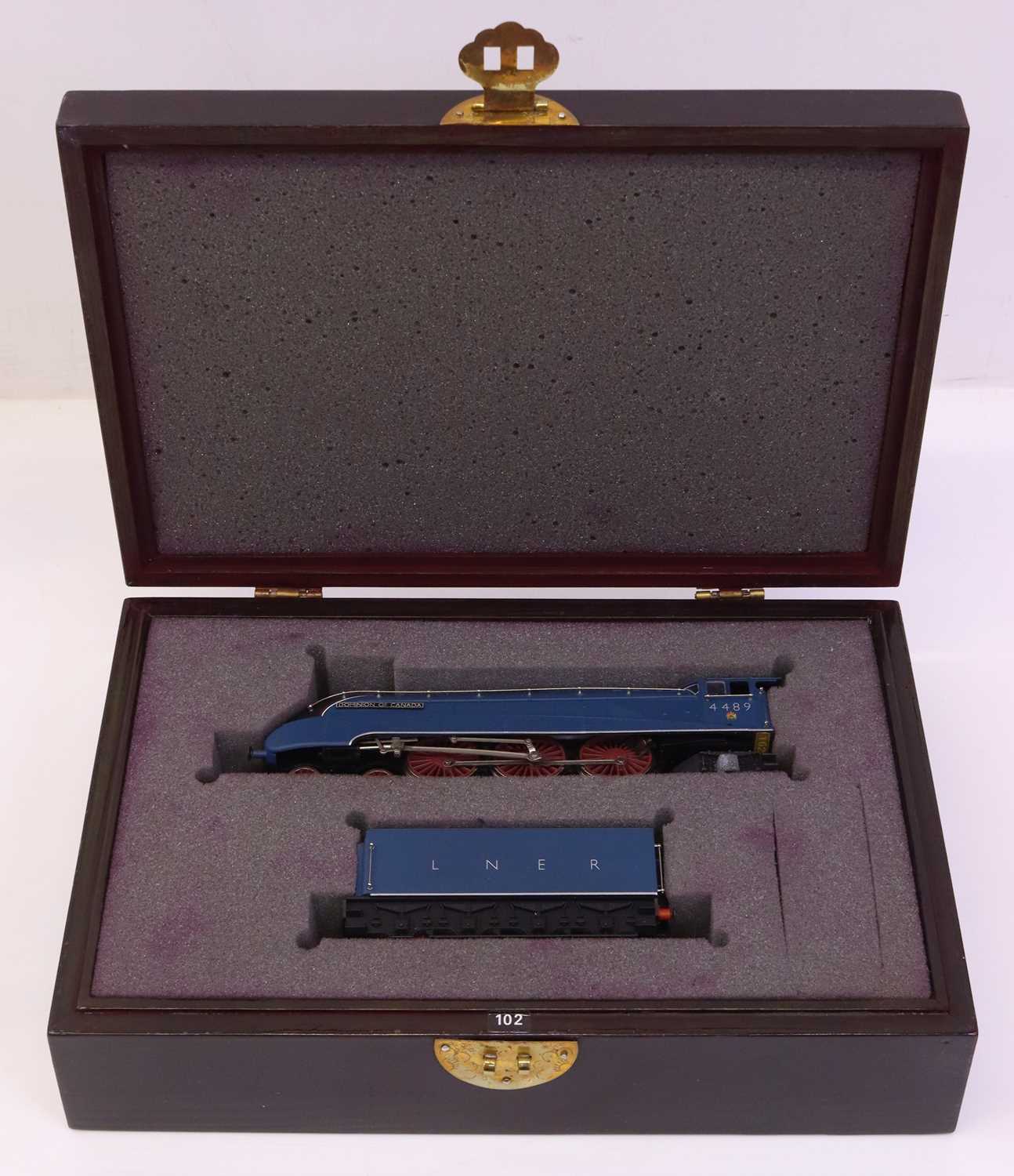 Lot 33 - Bachmann 00 gauge limited edition A4 4-6-2...