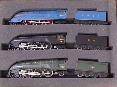 Lot 42 - Hornby 00 gauge limited edition set of three 4-...