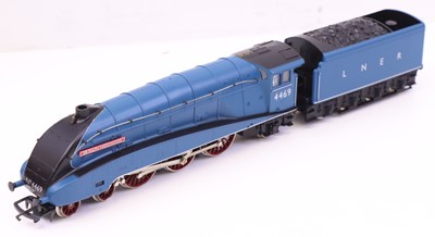 Lot 42 - Hornby 00 gauge limited edition set of three 4-...
