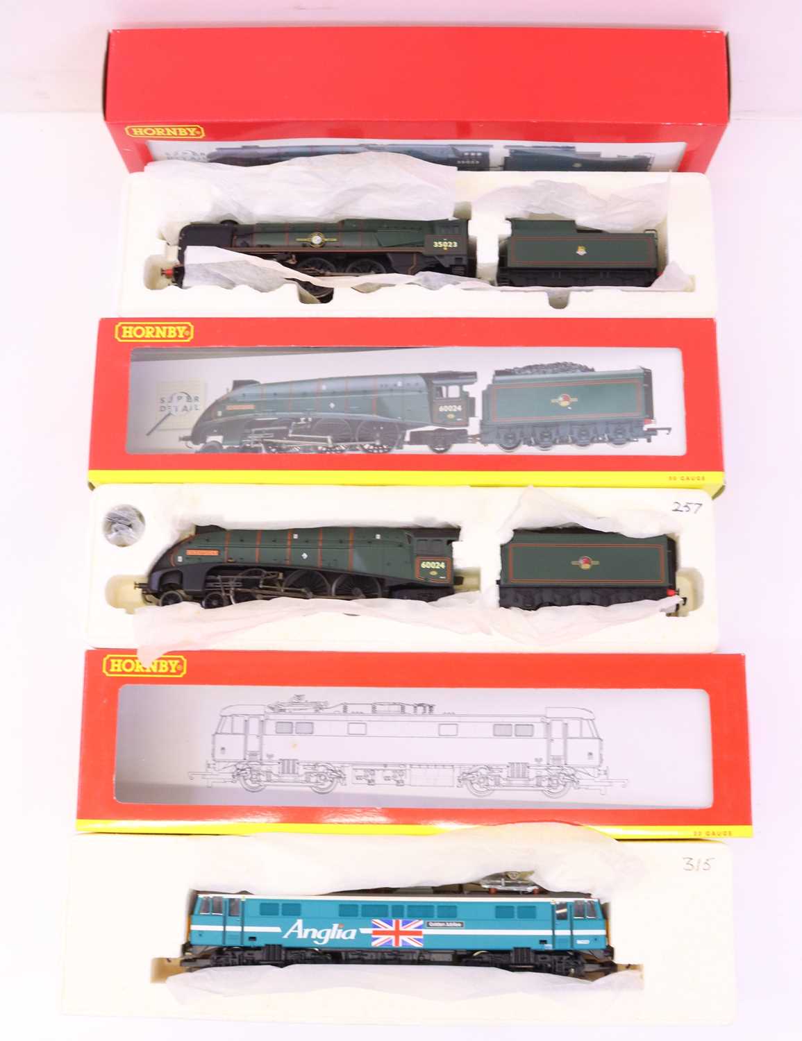 Lot 62 - Three Hornby 00 gauge locos to include an...