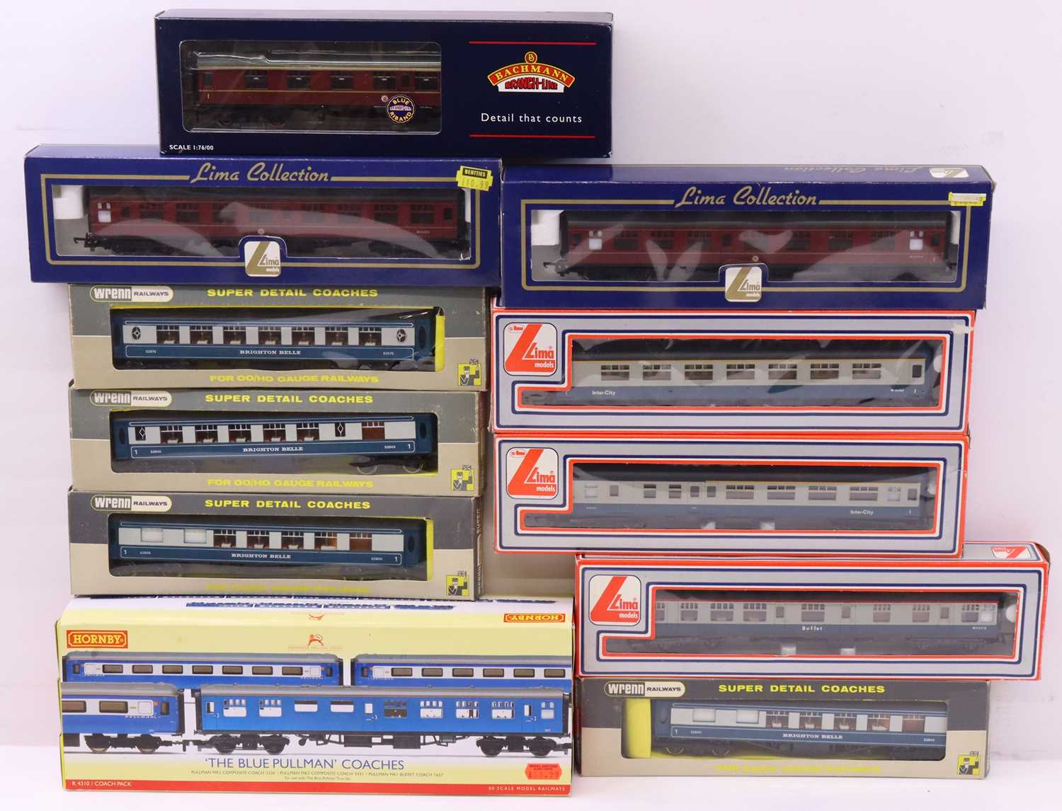 Lot 67 - One tray containing various 00 gauge coaches...