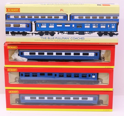 Lot 67 - One tray containing various 00 gauge coaches...