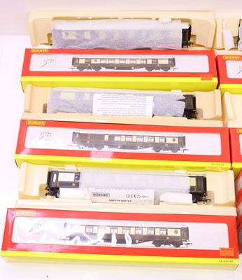 Lot 69 - One tray containing various Hornby 00 gauge...