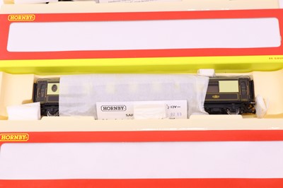 Lot 69 - One tray containing various Hornby 00 gauge...