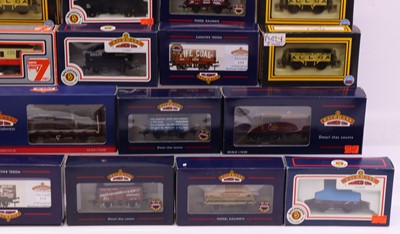 Lot 71 - One tray containing various 00 gauge wagons to...