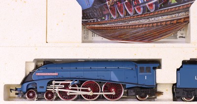 Lot 74 - Hornby 00 gauge Royal Doulton Special 50th...