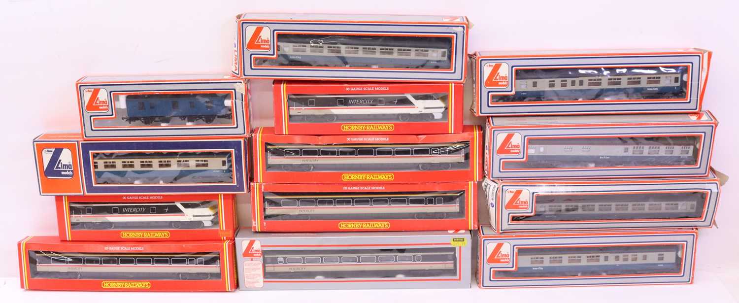 Lot 90 - One tray containing various 00 coaches to...