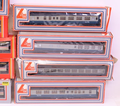 Lot 90 - One tray containing various 00 coaches to...