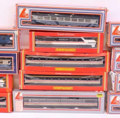 Lot 90 - One tray containing various 00 coaches to...