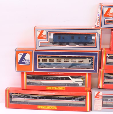 Lot 90 - One tray containing various 00 coaches to...