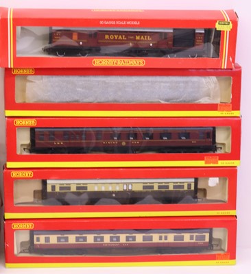 Lot 95 - One tray containing various 00 gauge coaches...