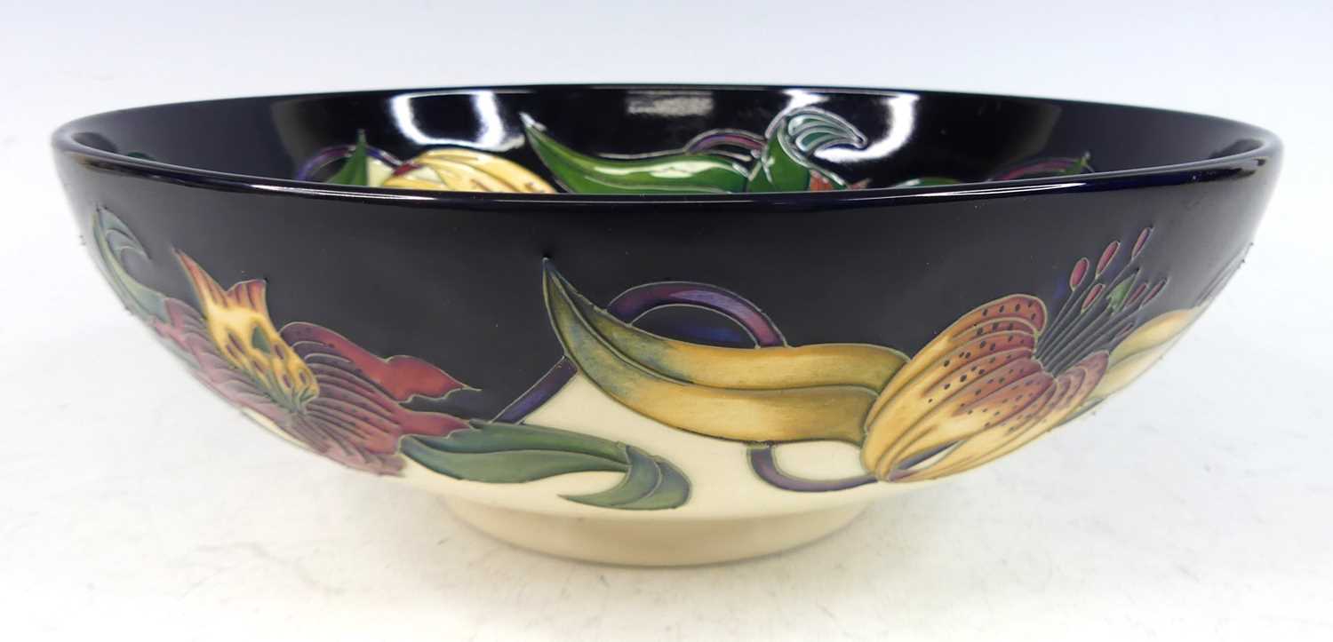Lot 49 - A contemporary Moorcroft 'Anna Lily' pattern...