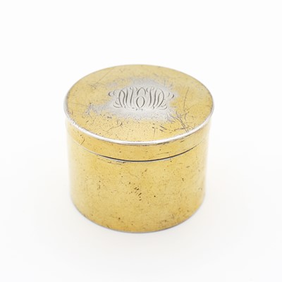 Lot 101 - A George III silver-gilt snuff box, of...