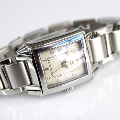 Lot 2228 - A lady's vintage Girard Perregaux quartz...