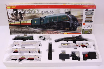 Lot 186 - A Hornby 00 gauge R1064 'The Mallard Express'...
