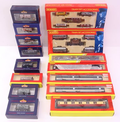 Lot 280 - One tray containing various 00 gauge wagons...