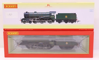 Lot 139 - A Hornby 00 gauge R3523 Class B17 in BR lined...