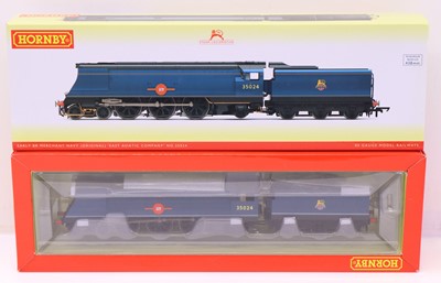 Lot 169 - A Hornby 00 gauge R3632 Merchant Navy Class in...