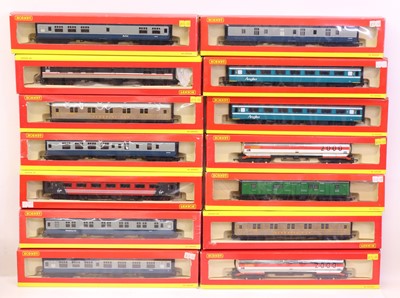Lot 238 - One tray containing various 00 gauge Hornby...