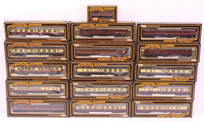 Lot 277 - One tray containing various Mainline 00 gauge...
