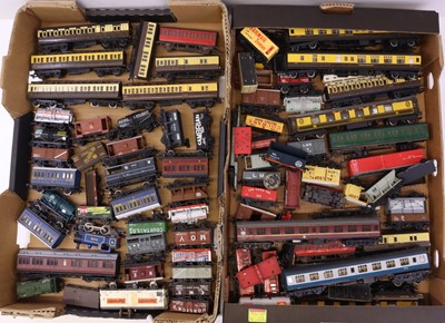 Lot 345 - 2 trays containing loose 00 gauge rolling...