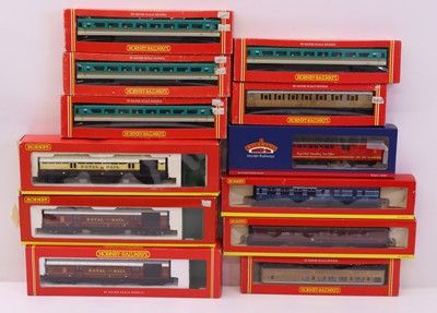 Lot 245 - One tray containing various 00 gauge coaches,...
