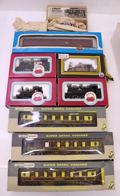 Lot 346 - Small collection of 00 gauge locos and coaches...