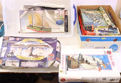 Lot 40 - 3 boxes containing a collection of plastic...