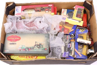 Lot 520 - Tray containing a large box of modern issue...